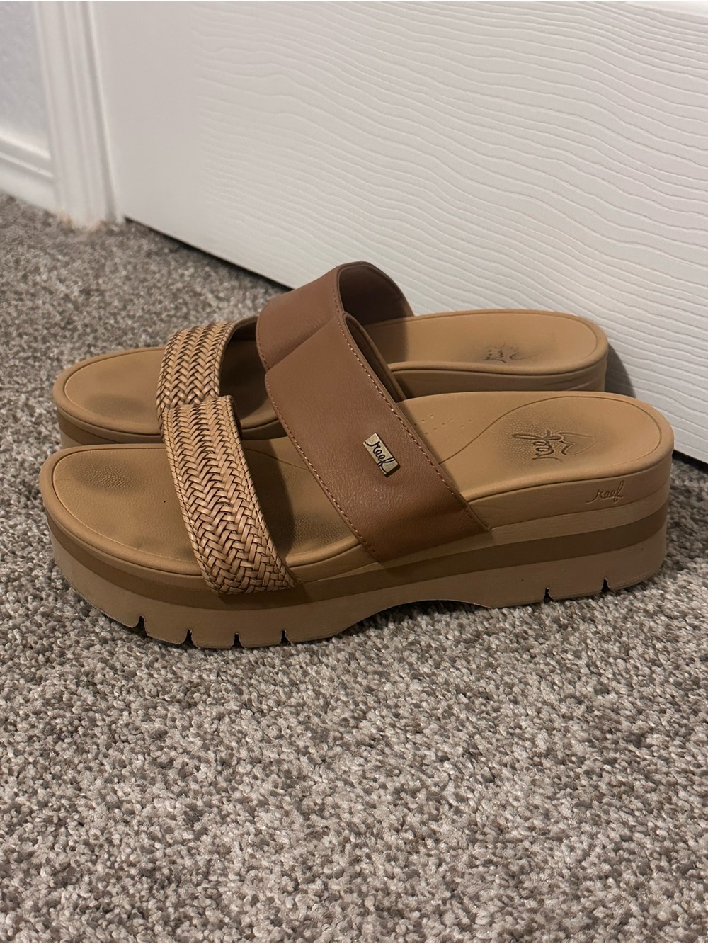 Reef Women’s Brown Woven Platform Slide Sandals - Picture 9 of 13